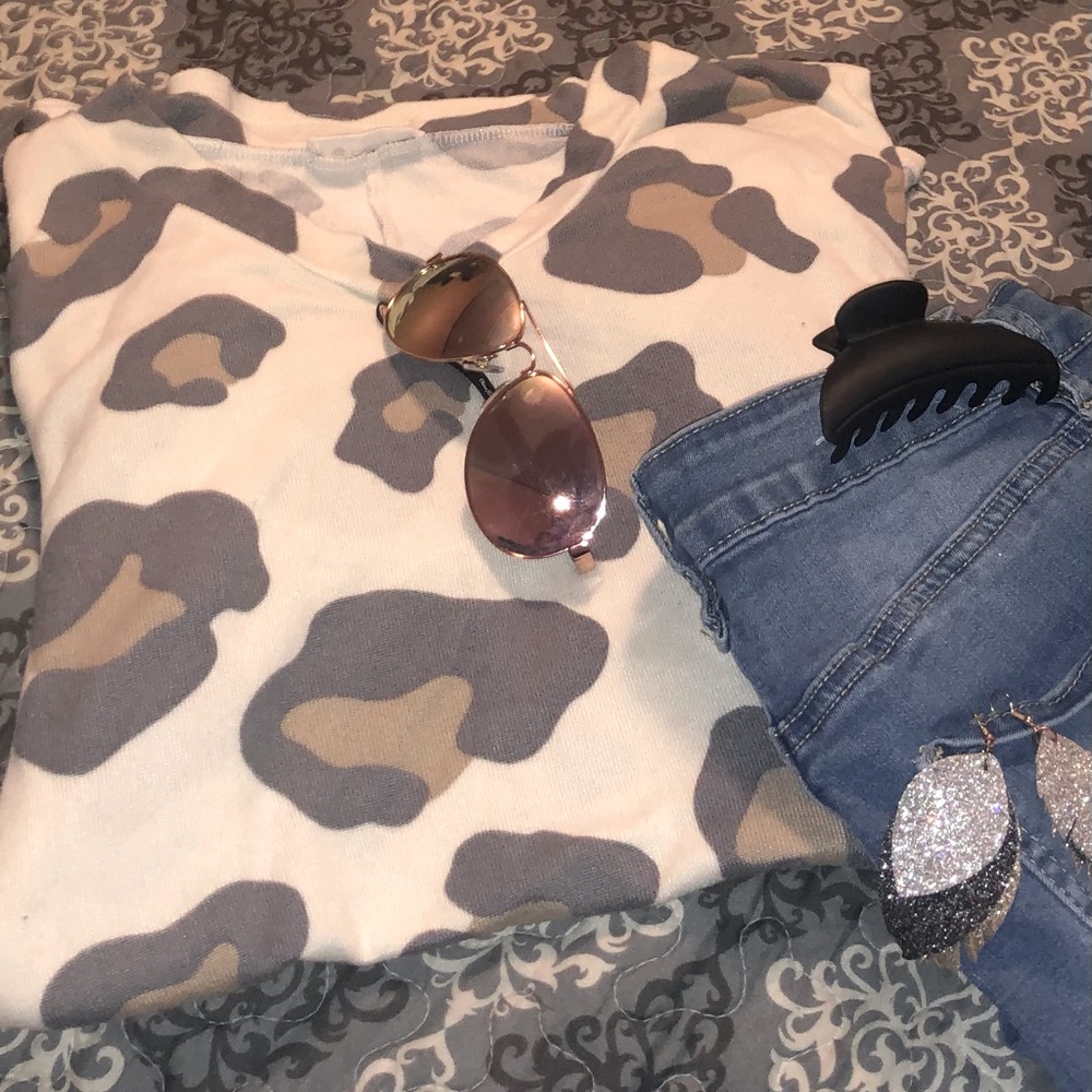 Womens plus 3x soft cream and cheetah print tee. Cute and very versatile.